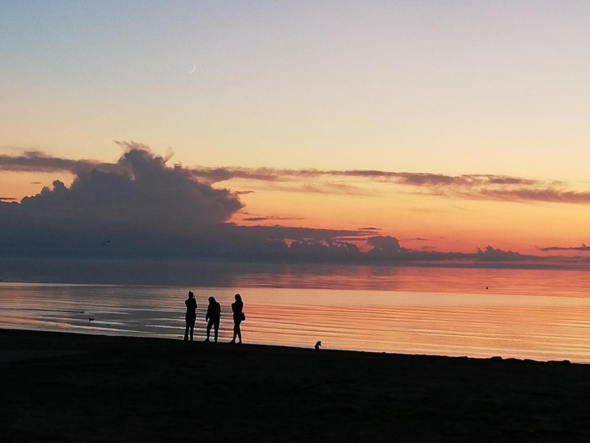 15 Minutes From The Beach And City Center 7 Minutes From The Airport Riga Exterior foto
